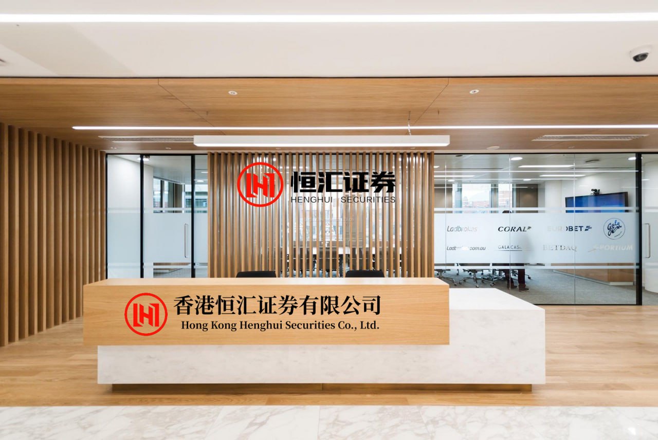 牛点策略 太空“摄像头”记录台风“巴威”最新影像：气旋边缘云层已规律散开